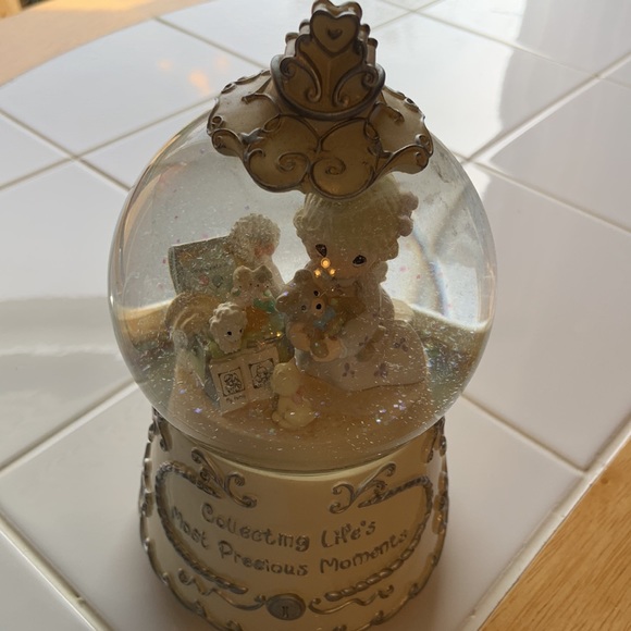 Precious Moments Musical Animated Snow Globe - Gold And Silver Waltz 2003 - Picture 3 of 4